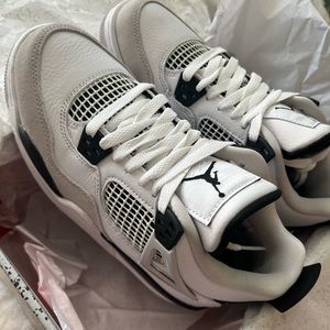 🚫SOLD🚫Jordan 4 Military black 4.5Y